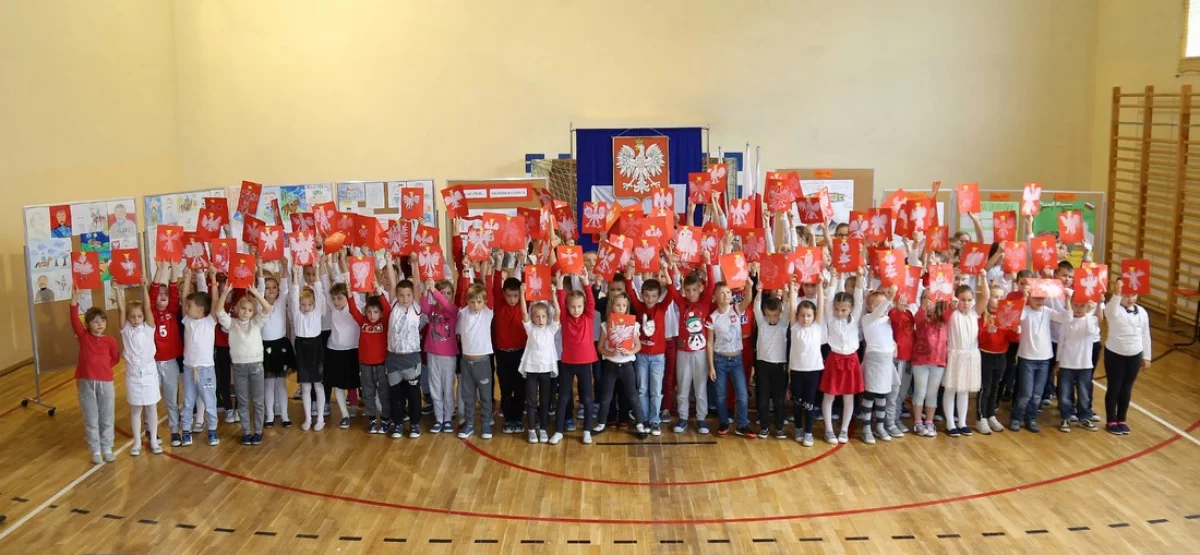 Happening patriotyczny w Szkole Podstawowej Nr 1 w Starej Wsi