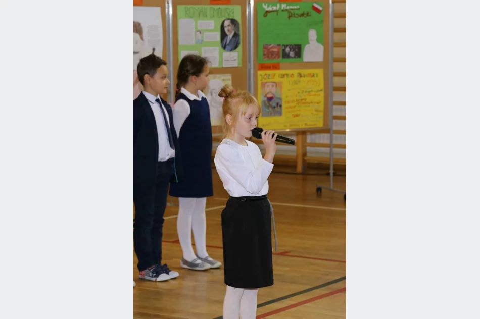 Happening patriotyczny w Szkole Podstawowej Nr 1 w Starej Wsi - zdjęcie 2