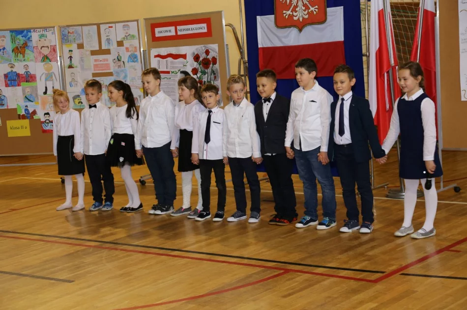 Happening patriotyczny w Szkole Podstawowej Nr 1 w Starej Wsi - zdjęcie 4