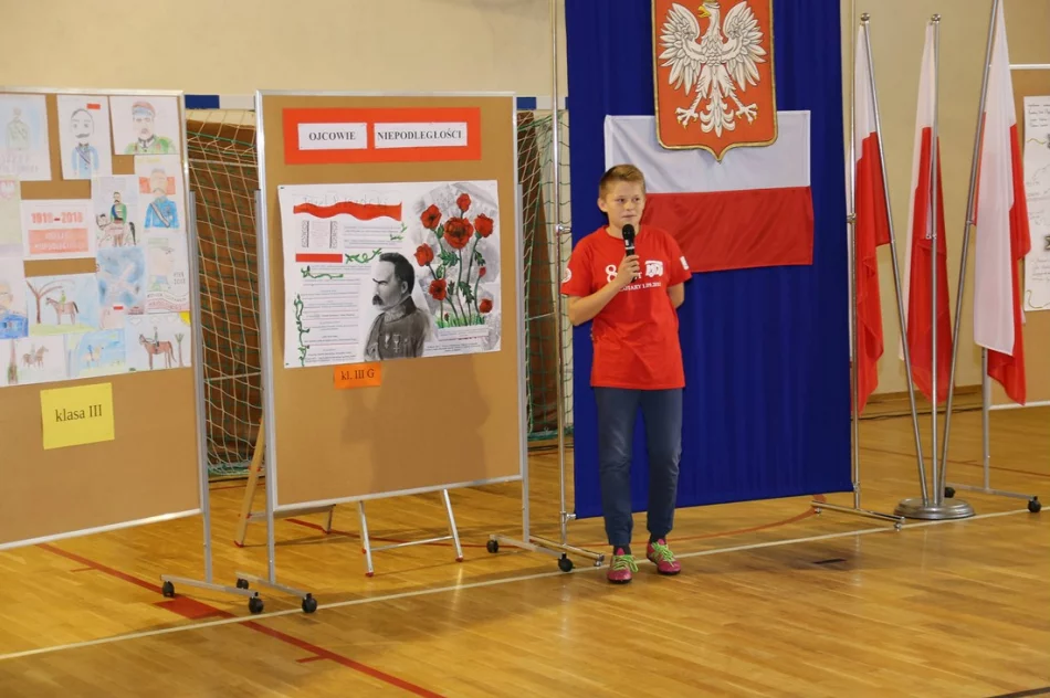 Happening patriotyczny w Szkole Podstawowej Nr 1 w Starej Wsi - zdjęcie 9