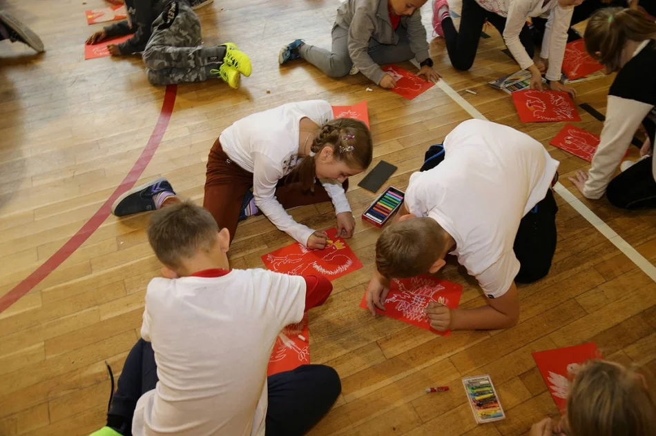 Happening patriotyczny w Szkole Podstawowej Nr 1 w Starej Wsi - zdjęcie 14