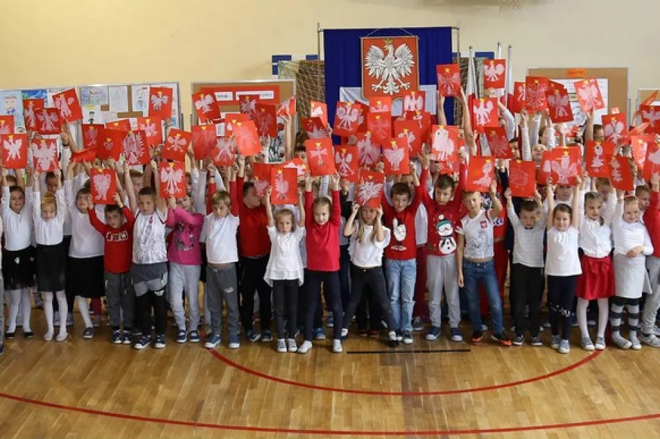 Happening patriotyczny w Szkole Podstawowej Nr 1 w Starej Wsi - zdjęcie 16