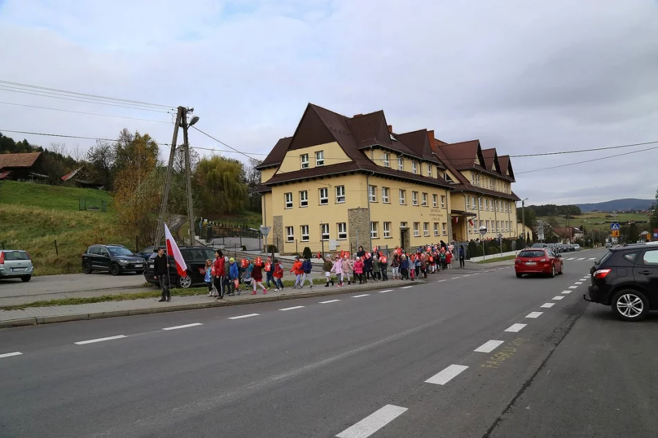 Happening patriotyczny w Szkole Podstawowej Nr 1 w Starej Wsi - zdjęcie 18