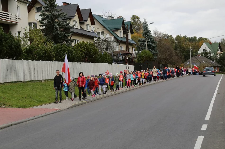 Happening patriotyczny w Szkole Podstawowej Nr 1 w Starej Wsi - zdjęcie 19