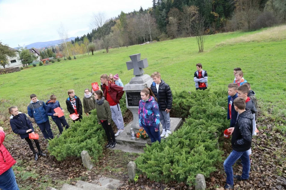 Happening patriotyczny w Szkole Podstawowej Nr 1 w Starej Wsi - zdjęcie 20