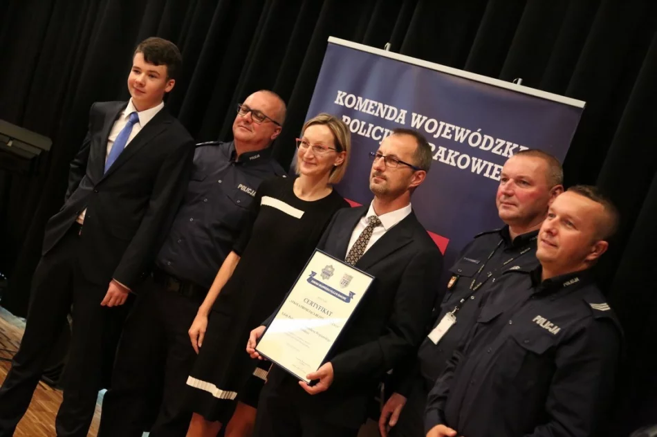 Certyfikat „Szkoła Promująca Bezpieczeństwo” dla Szkoły Podstawowej w Mordarce  - zdjęcie 3