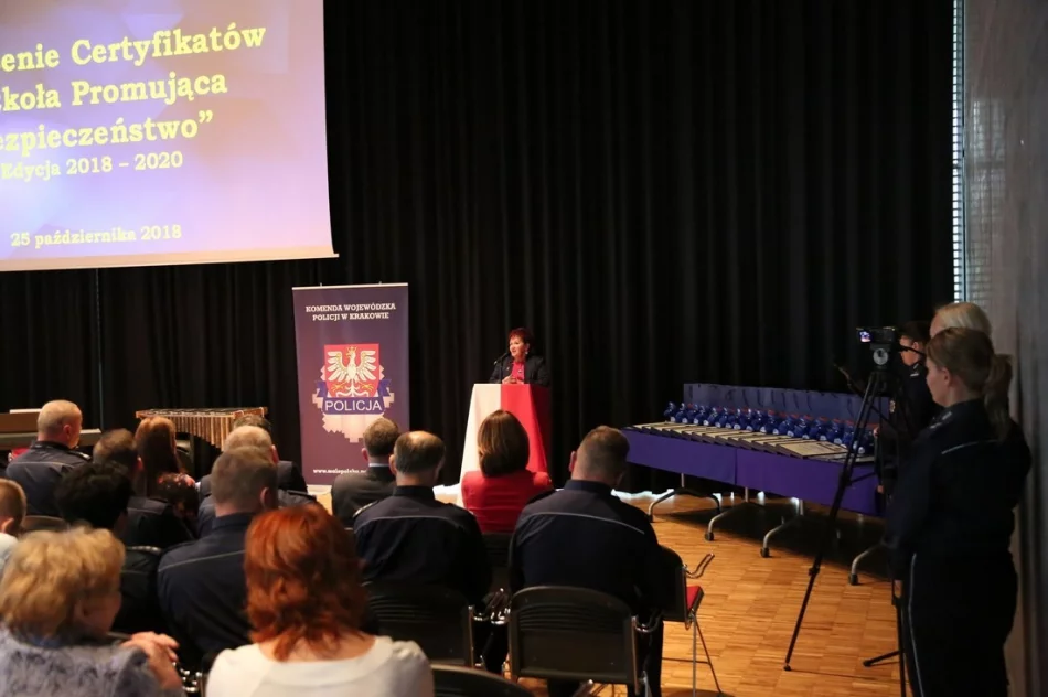 Certyfikat „Szkoła Promująca Bezpieczeństwo” dla Szkoły Podstawowej w Mordarce  - zdjęcie 4