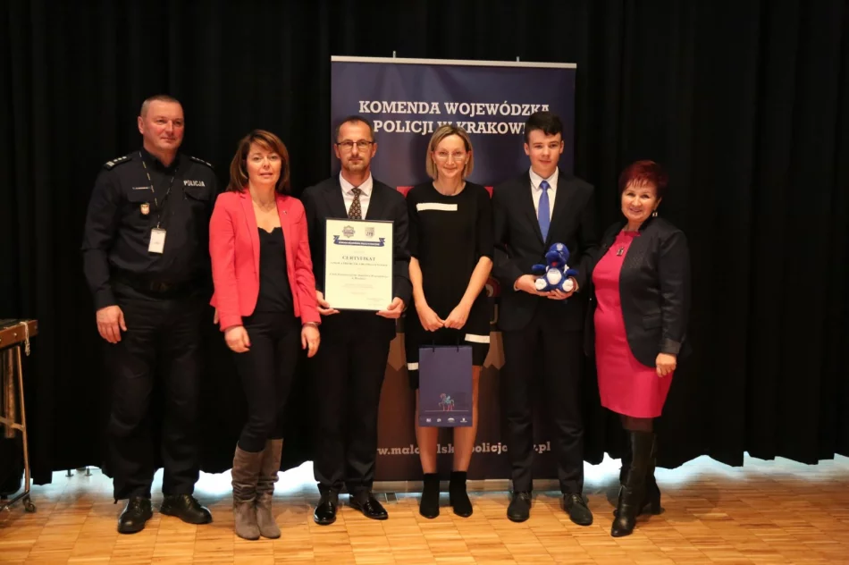 Certyfikat „Szkoła Promująca Bezpieczeństwo” dla Szkoły Podstawowej w Mordarce  - zdjęcie 7