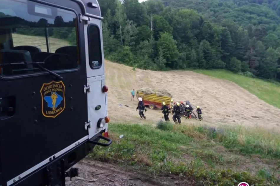 Traktorzysta zdążył zeskoczyć, przygnieciony 28-letni pasażer - zdjęcie 2