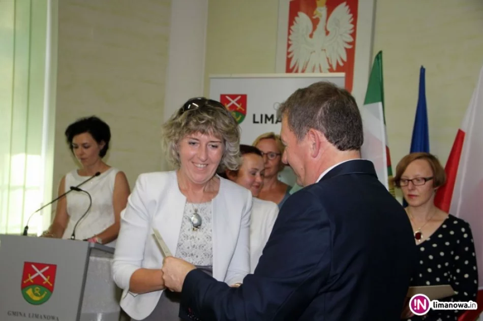 Nagrody oraz wyróżnienia dla uczniów i nauczycieli - zdjęcie 3