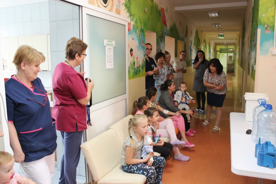 Przedstawili ciekawe eksperymenty małym pacjentom - zdjęcie 2