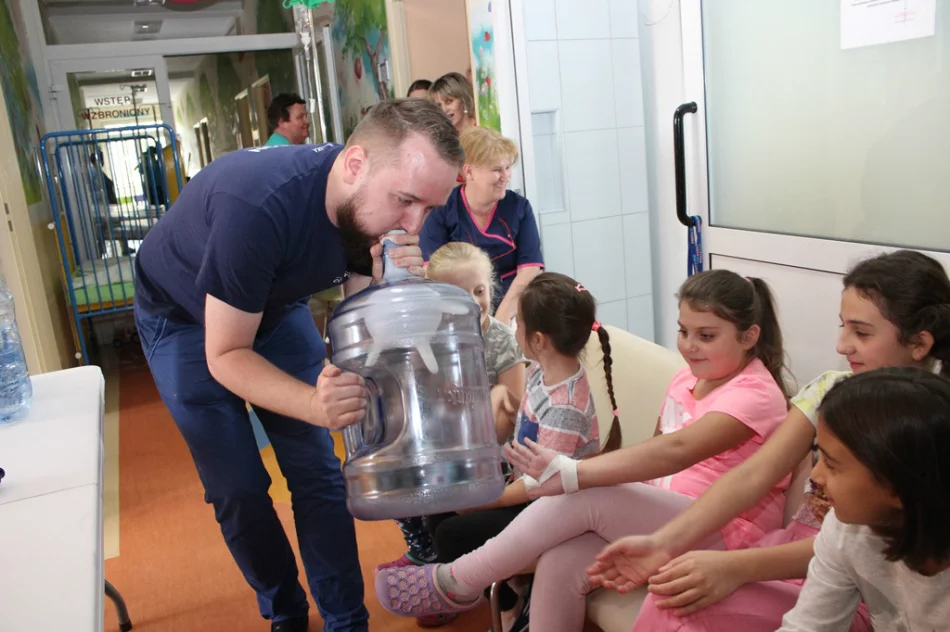 Przedstawili ciekawe eksperymenty małym pacjentom - zdjęcie 5