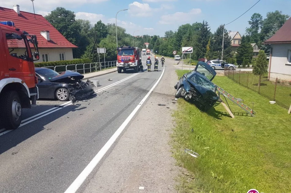Czołowe zderzenie aut i ogromne korki na 'krajówce' - zdjęcie 2
