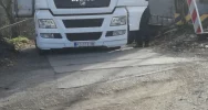 Ciężarówką wjechał na most dla samochodów osobowych - zdjęcie 3