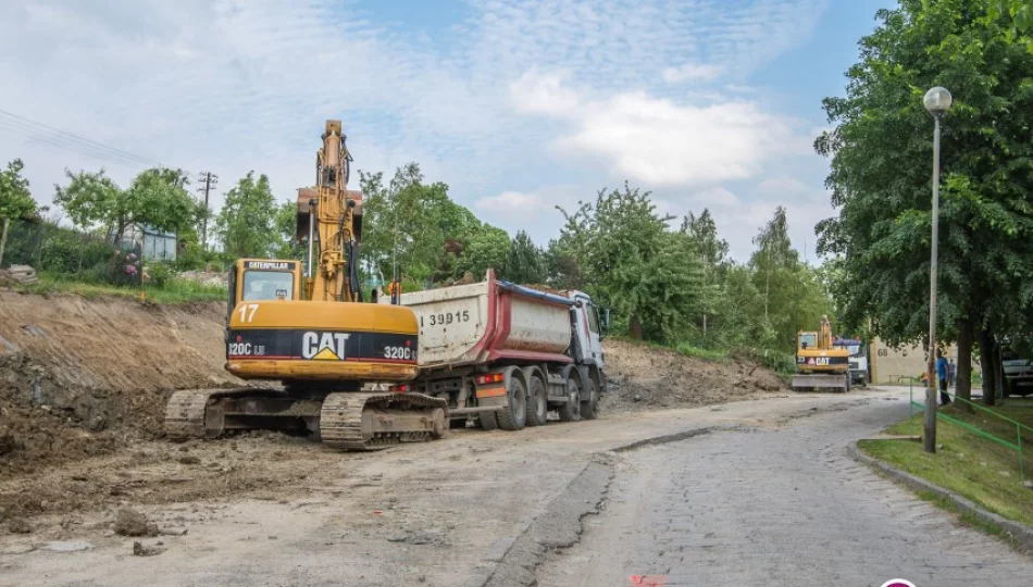 Będą parkingi i szeroka jezdnia. Prawie 2,8 mln zł za remont miejskich dróg - zdjęcie 1