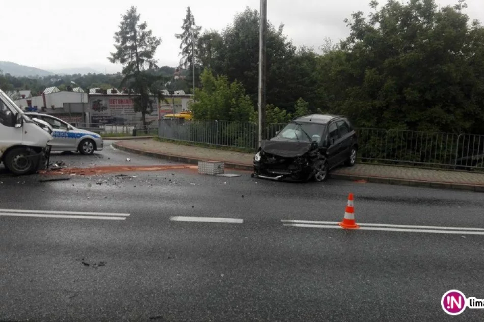 Utrudnienia na 'krajówce' - zderzyły się dwa pojazdy - zdjęcie 2