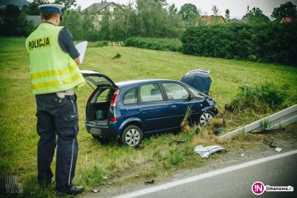 Dwie osoby trafiły do szpitala po zderzeniu aut - zdjęcie 2