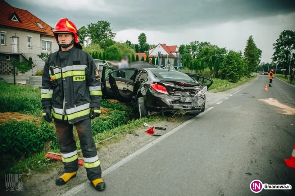 Dwie osoby trafiły do szpitala po zderzeniu aut - zdjęcie 3