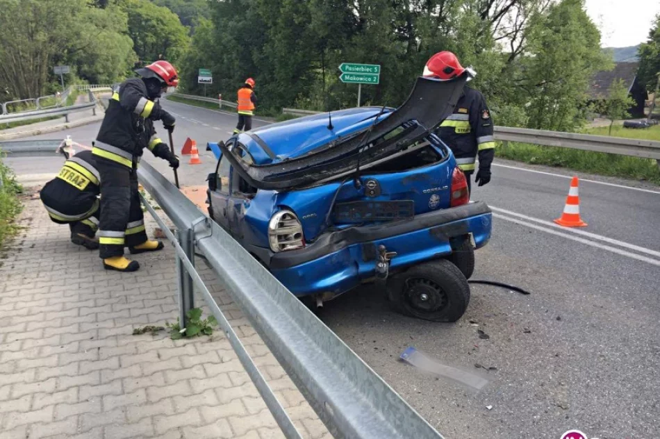 Ciężarówka zderzyła się z samochodem osobowym - zdjęcie 3