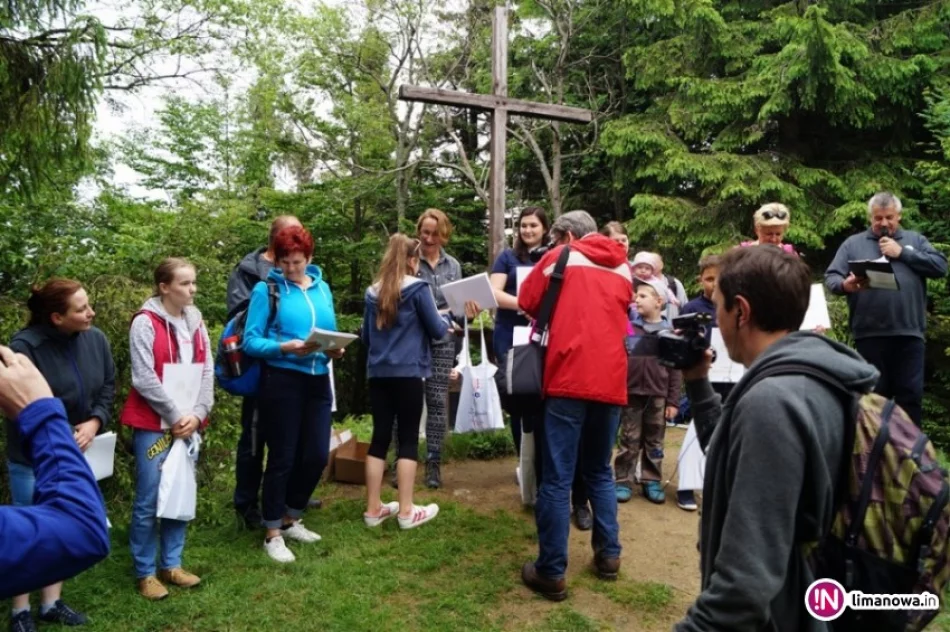 500 turystów 'odkrywało' Śnieżnicę - zdjęcie 3