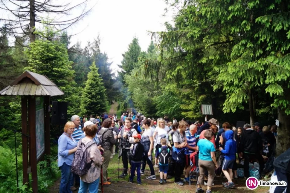 500 turystów 'odkrywało' Śnieżnicę - zdjęcie 4