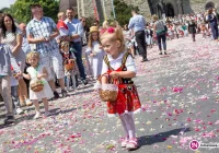 Rzesze wiernych na ulicach (zdjęcia) - zdjęcie główne