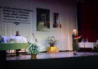 Zbudować ze słów pomnik pamięci - zdjęcie główne