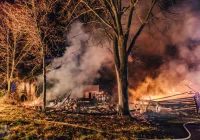 Nocny pożar na pograniczu dwóch powiatów - zdjęcie główne