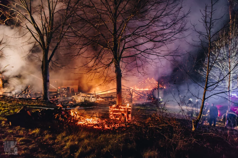 Nocny pożar na pograniczu dwóch powiatów - zdjęcie 2