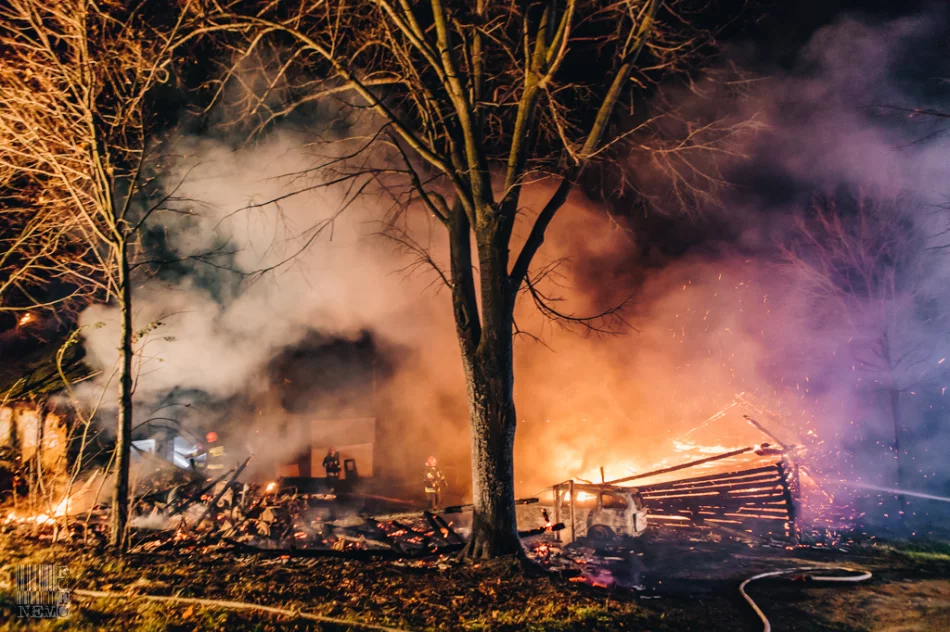 Nocny pożar na pograniczu dwóch powiatów - zdjęcie 3