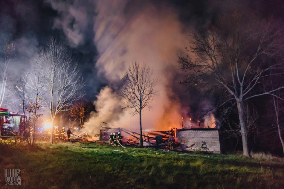 Nocny pożar na pograniczu dwóch powiatów - zdjęcie 9