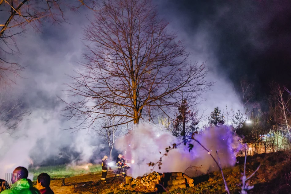 Nocny pożar na pograniczu dwóch powiatów - zdjęcie 13