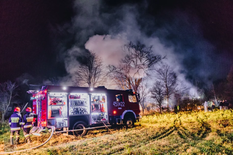 Nocny pożar na pograniczu dwóch powiatów - zdjęcie 14