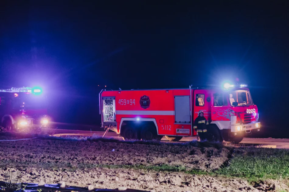 Nocny pożar na pograniczu dwóch powiatów - zdjęcie 15