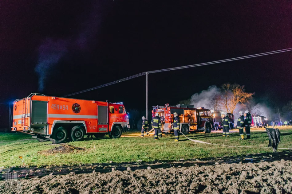 Nocny pożar na pograniczu dwóch powiatów - zdjęcie 16