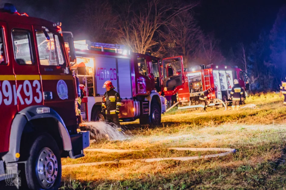 Nocny pożar na pograniczu dwóch powiatów - zdjęcie 18