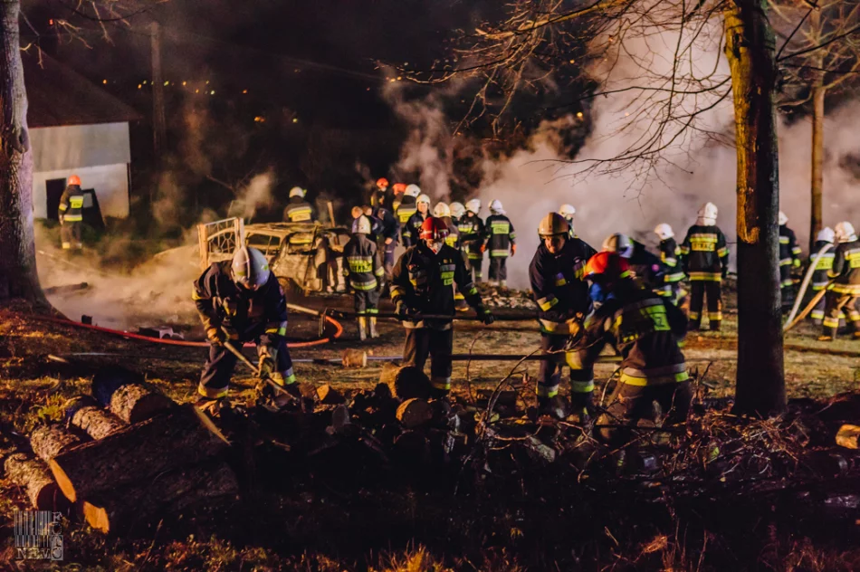 Nocny pożar na pograniczu dwóch powiatów - zdjęcie 20