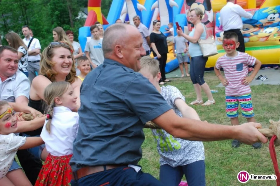 Mieszkańcy integrowali się poprzez zabawę - zdjęcie 2