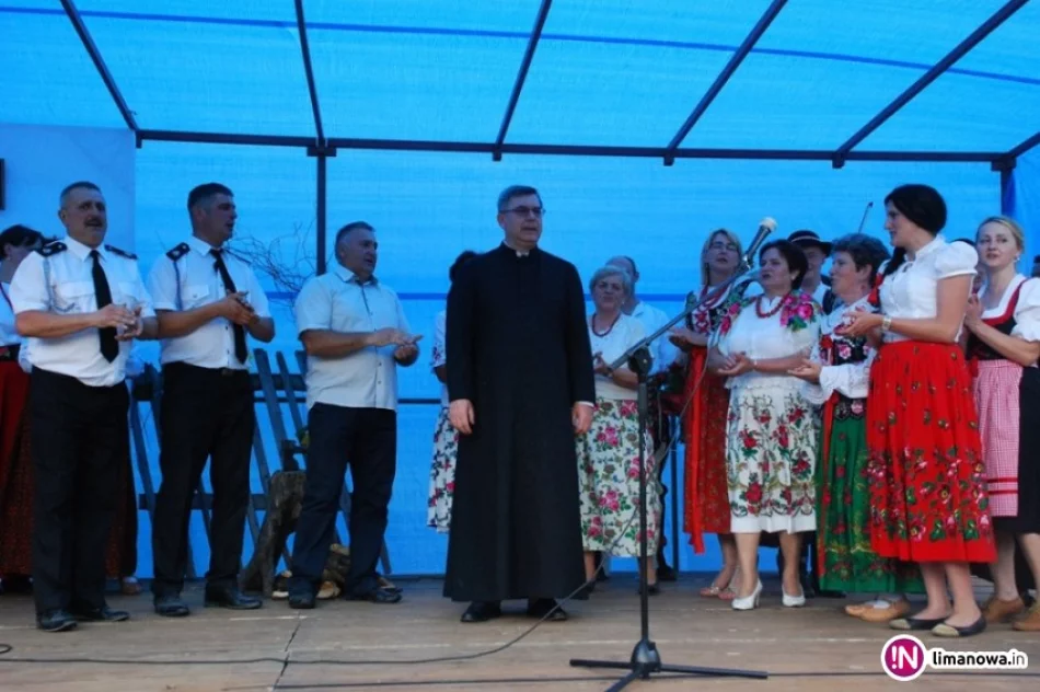 Mieszkańcy integrowali się poprzez zabawę - zdjęcie 3