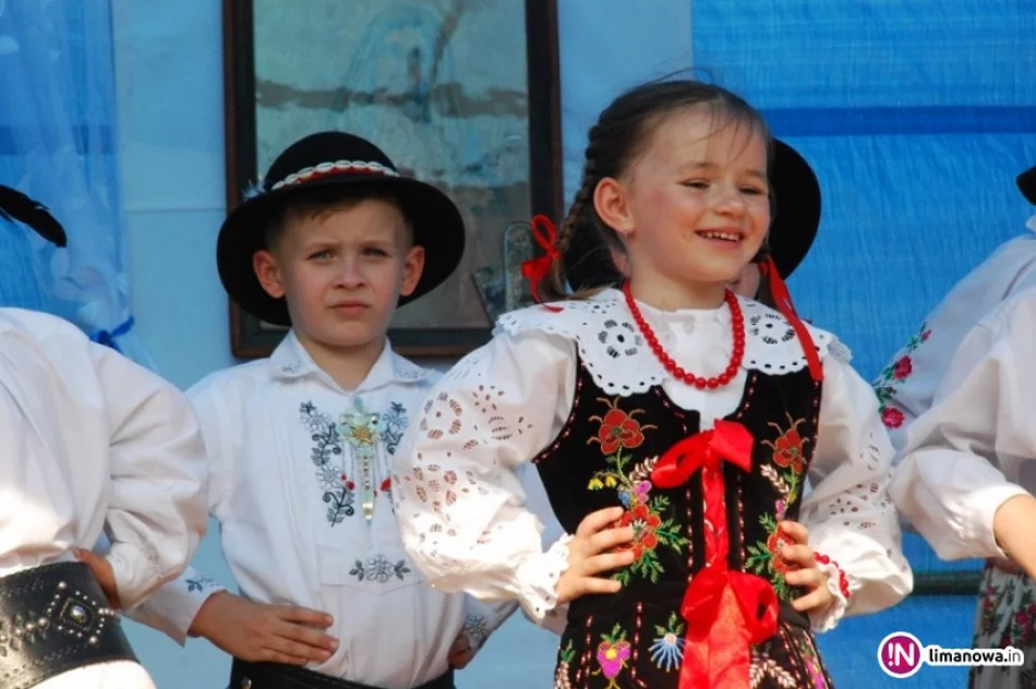 Mieszkańcy integrowali się poprzez zabawę - zdjęcie 4