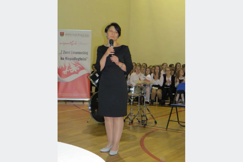 Wieczornica patriotyczna w Szkole Podstawowej nr 1 w Starej Wsi - zdjęcie 2