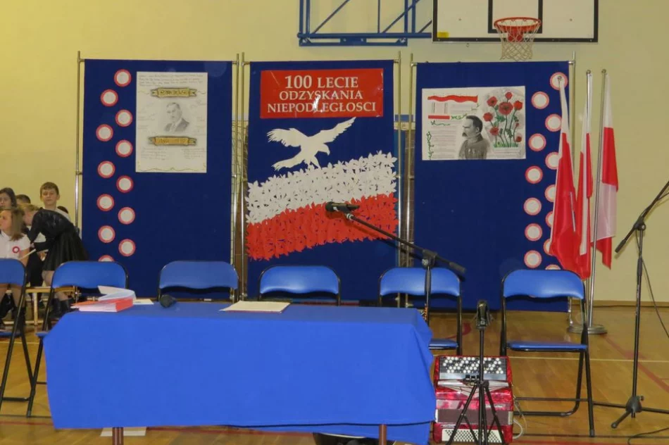 Wieczornica patriotyczna w Szkole Podstawowej nr 1 w Starej Wsi - zdjęcie 3