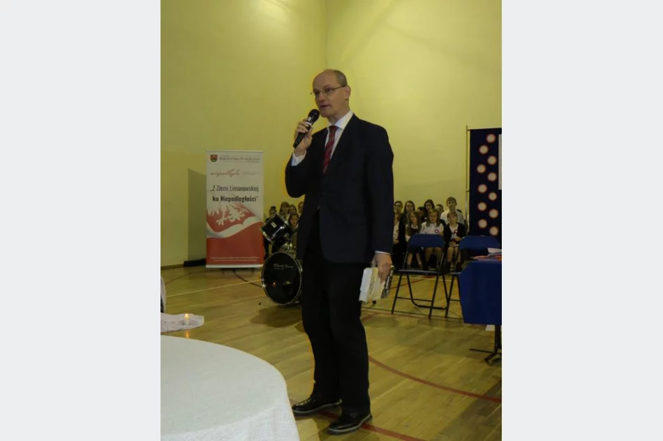 Wieczornica patriotyczna w Szkole Podstawowej nr 1 w Starej Wsi - zdjęcie 7