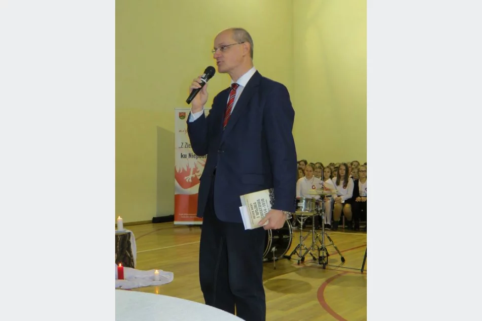 Wieczornica patriotyczna w Szkole Podstawowej nr 1 w Starej Wsi - zdjęcie 8