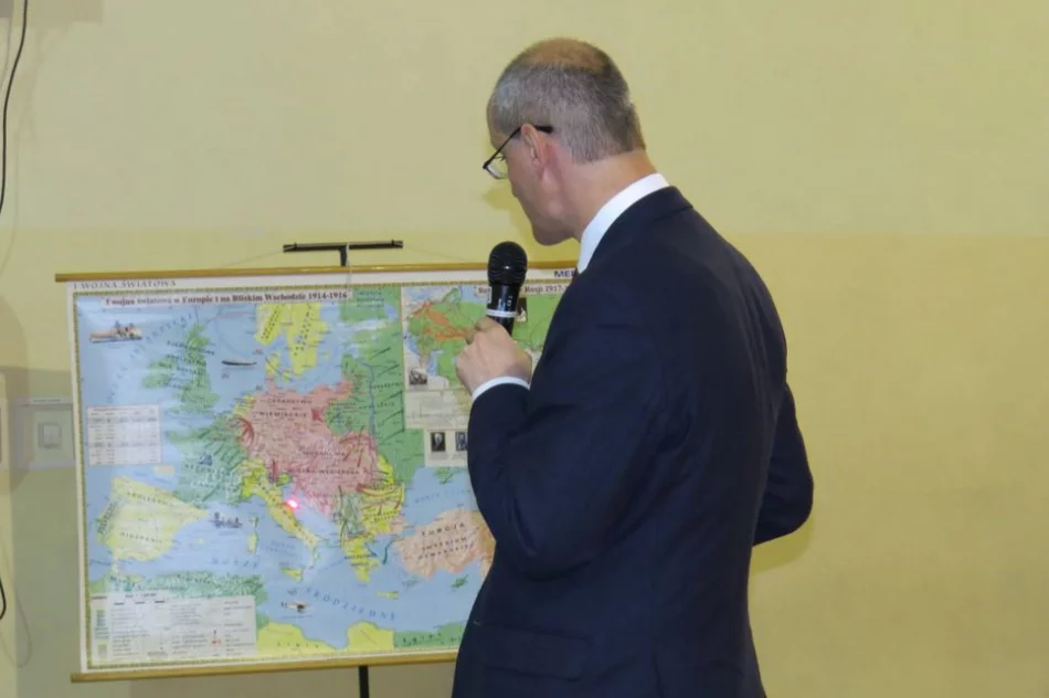 Wieczornica patriotyczna w Szkole Podstawowej nr 1 w Starej Wsi - zdjęcie 12