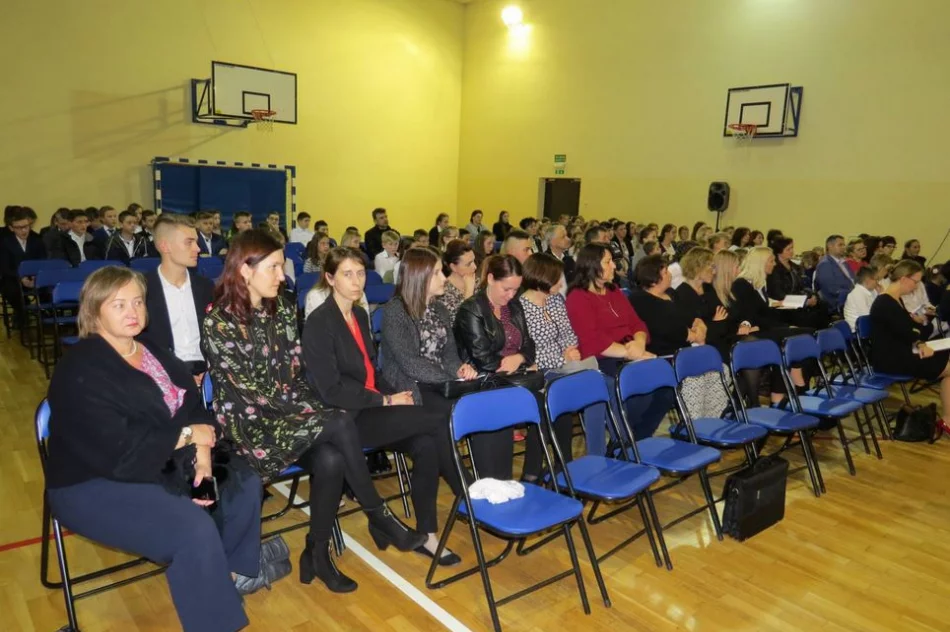 Wieczornica patriotyczna w Szkole Podstawowej nr 1 w Starej Wsi - zdjęcie 15