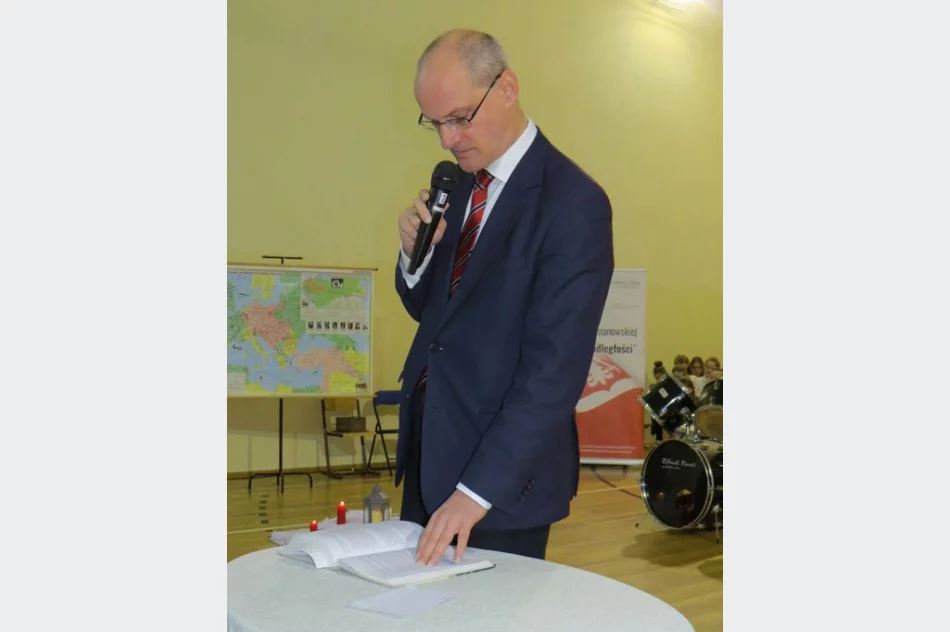 Wieczornica patriotyczna w Szkole Podstawowej nr 1 w Starej Wsi - zdjęcie 17