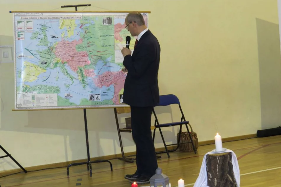 Wieczornica patriotyczna w Szkole Podstawowej nr 1 w Starej Wsi - zdjęcie 18