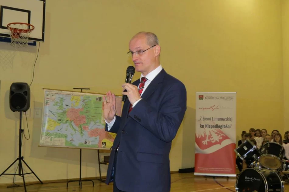 Wieczornica patriotyczna w Szkole Podstawowej nr 1 w Starej Wsi - zdjęcie 20