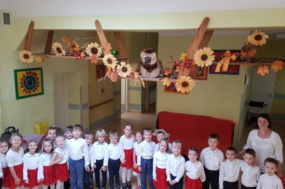 Przedszkolaki z wizytą w Domu Pomocy Społecznej - zdjęcie 3